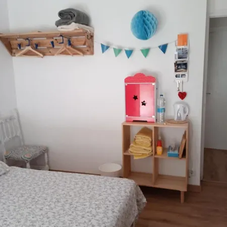 Habitación Con Patio En Piso Compartido * Capellades